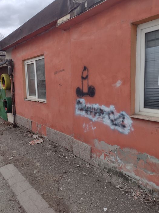 Vând garaj din beton