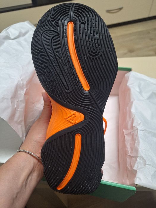 Маратонки NIKE - ново