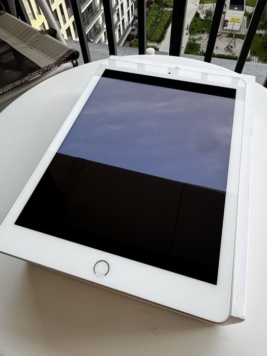 Планшет Apple iPad 9.7″ (2017) 32GB Wi-Fi + Cellular (MP1L2RK) Silver