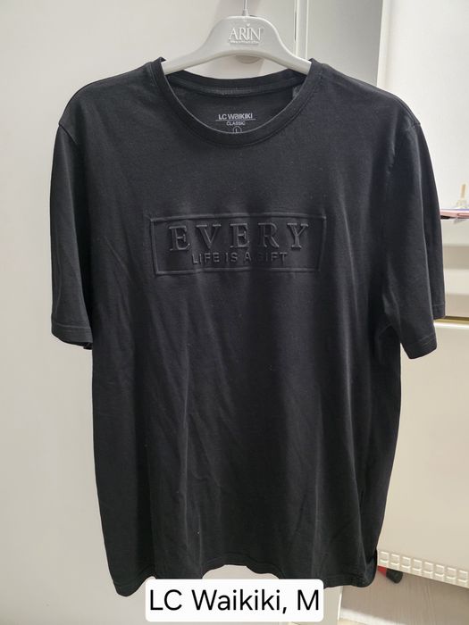 Lot haine 4 pulovere, 3 tricouri, blugi Koton toate la 100 lei