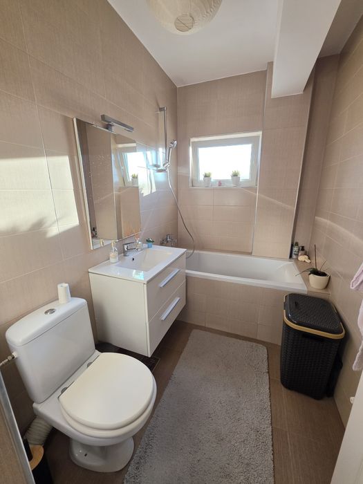 Proprietar vând apartament – 3 camere.  LIving cu bucătărie open  + 2 dormitoare