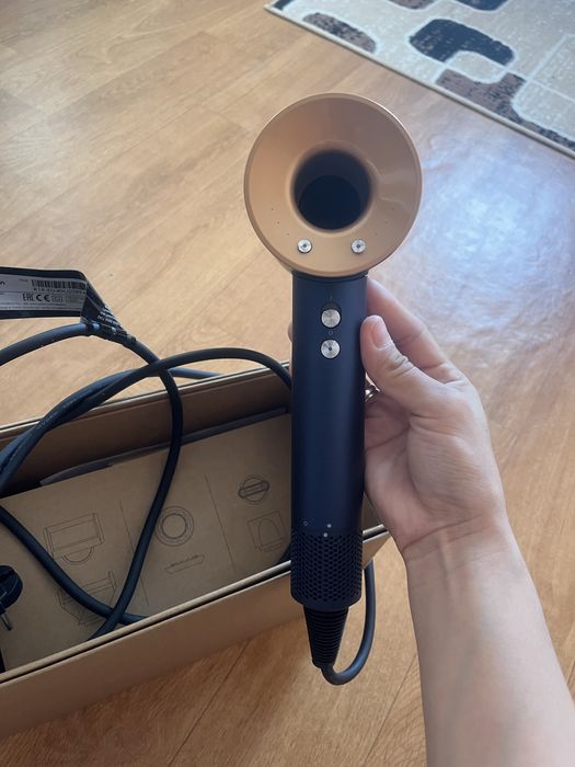 Продам фен Dyson оригинальный