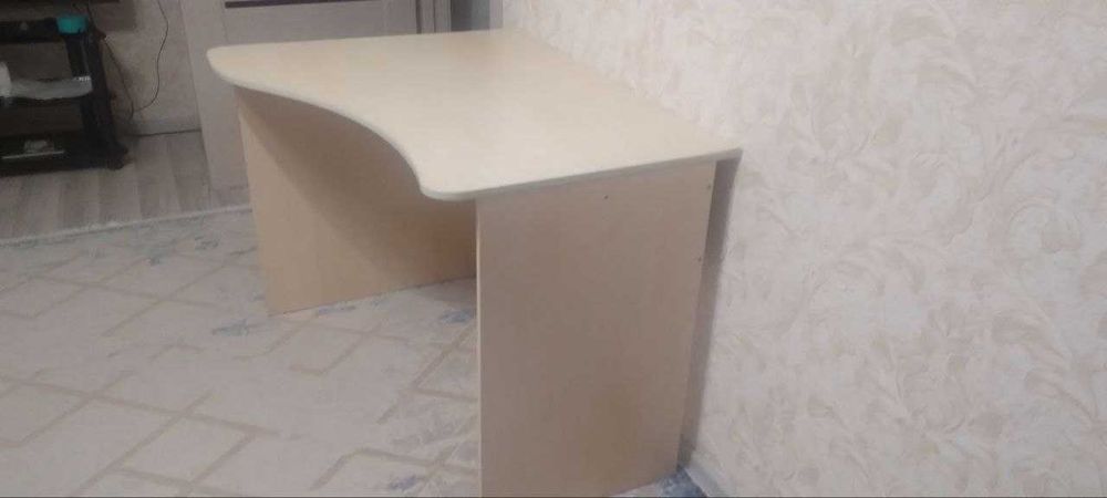 Продам хороший письменный стол