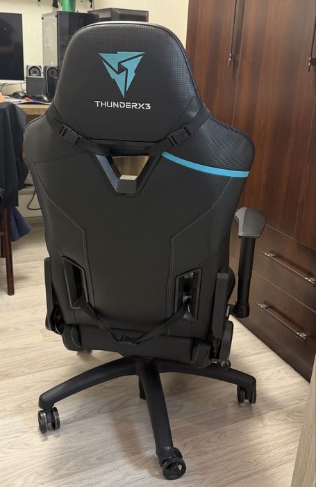 Игровое кресло ThunderX3