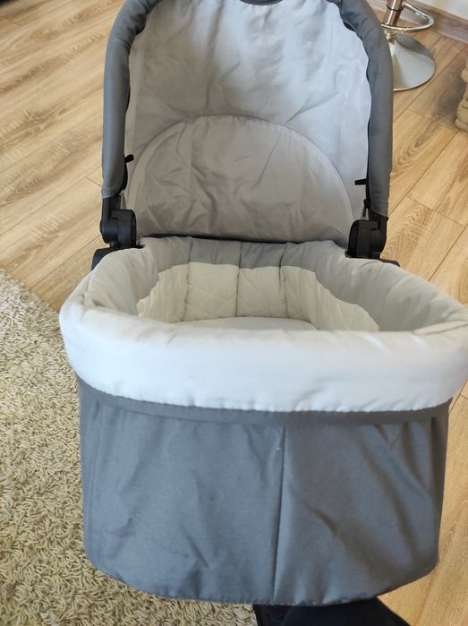 Продавам кошница за бебе