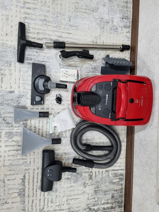 Моющий пылесос Bosch BWD421PET,с водяным фильтром.