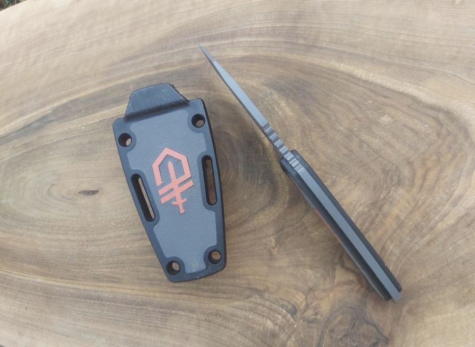 Компактен тактически нож с кания