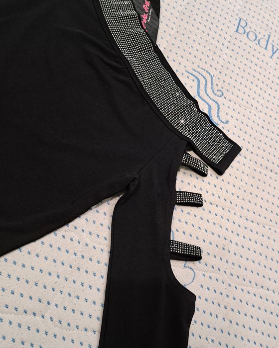 Дамска блуза с камъчета, размер "S", памучна материя.