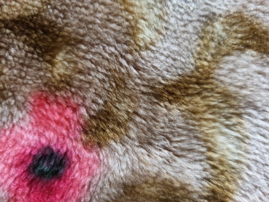 Теплый, приятный, бежевый плед