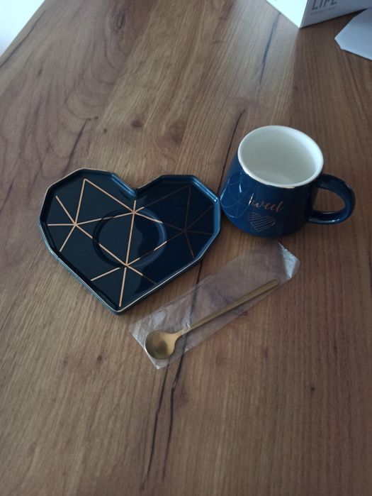 Комплект керамична чаша с чинийка и лъжичка