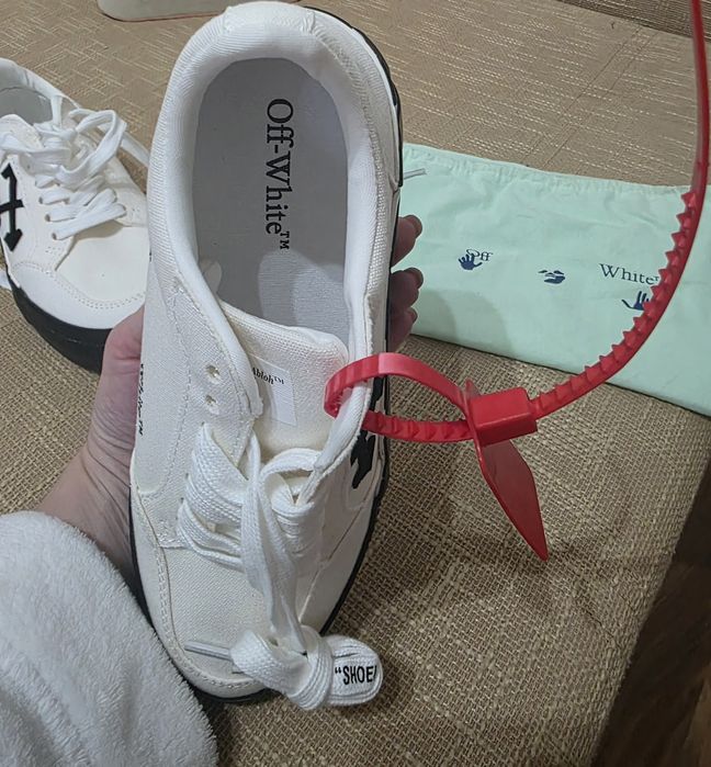 Adidasi off white dama