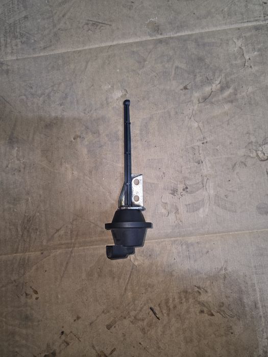 Вакуум клапан за AGR на Range Rover 2015-2019 година