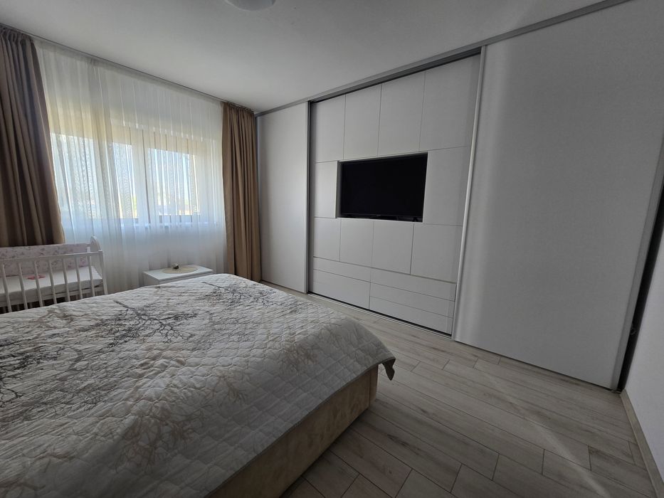 2 case cu teren  4871mp intravilan si livada