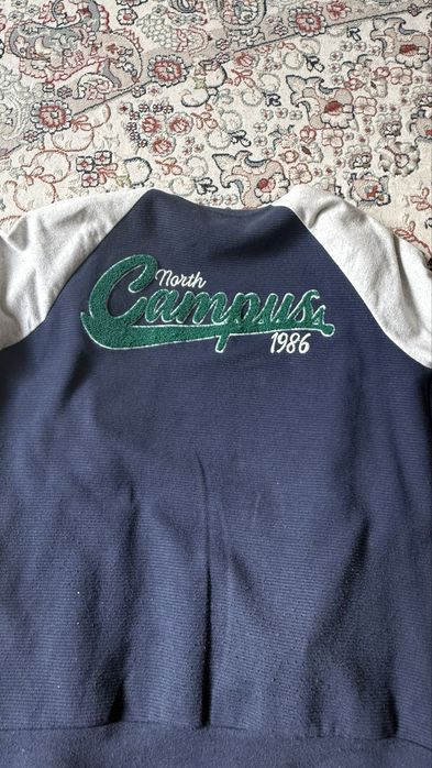 Продам бомбер на подростка на 9-12 лет.