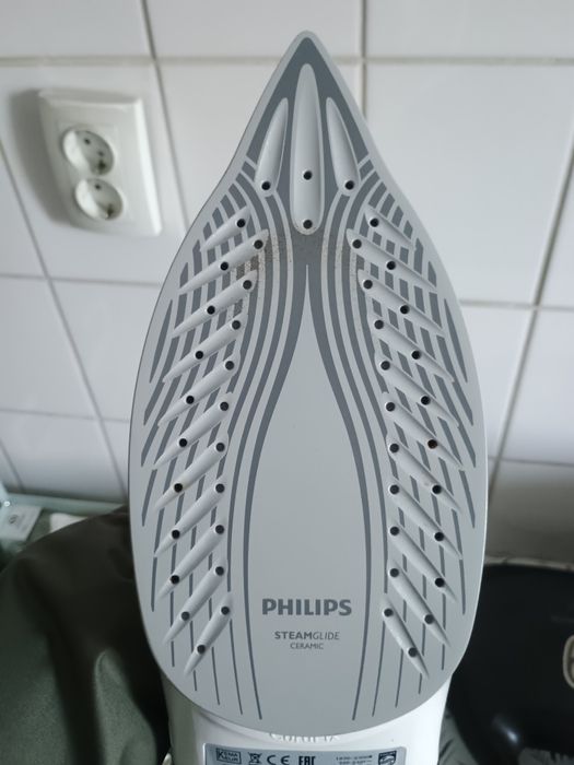 Vând fier de calcat Philips