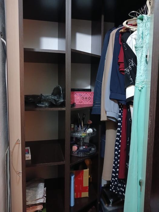 Продам угловой шкаф для прихожей