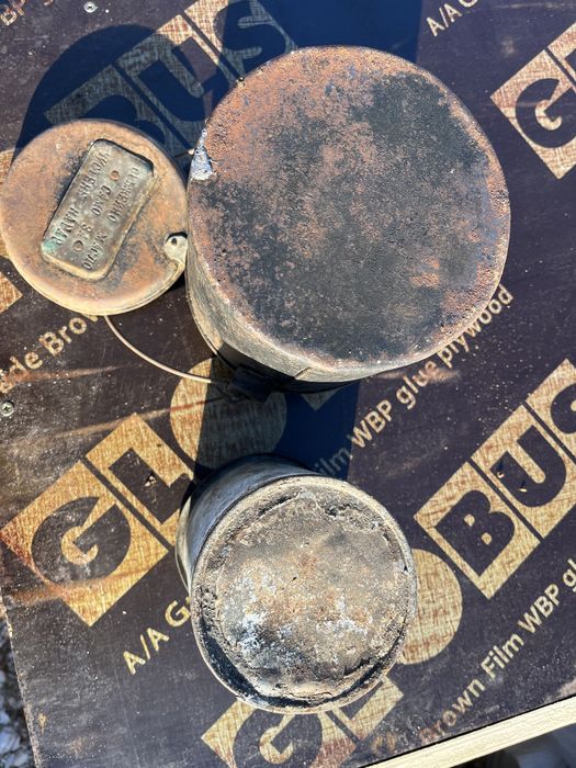 Войнишка бака за смазка