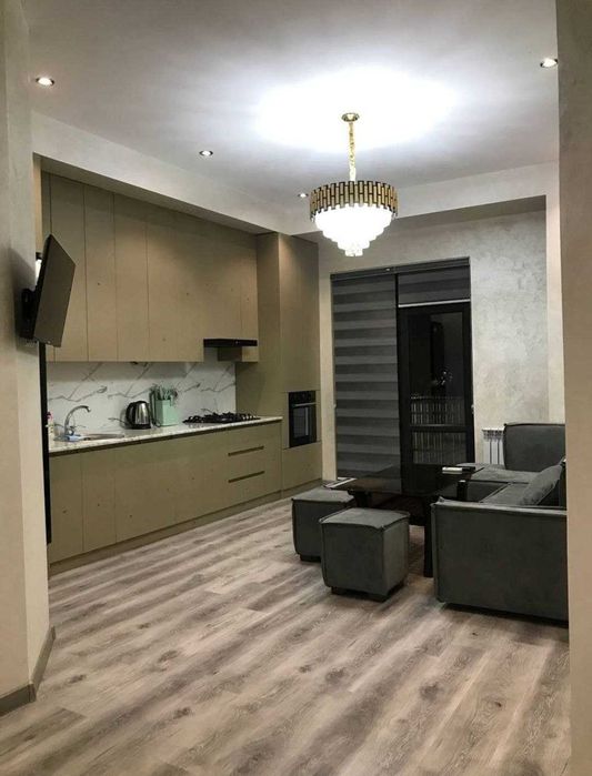 сдаётся 1  комнатная квартира эко базар  феруза