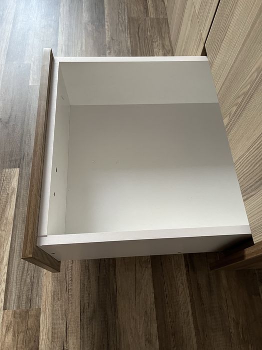 Comoda din lemn, bej