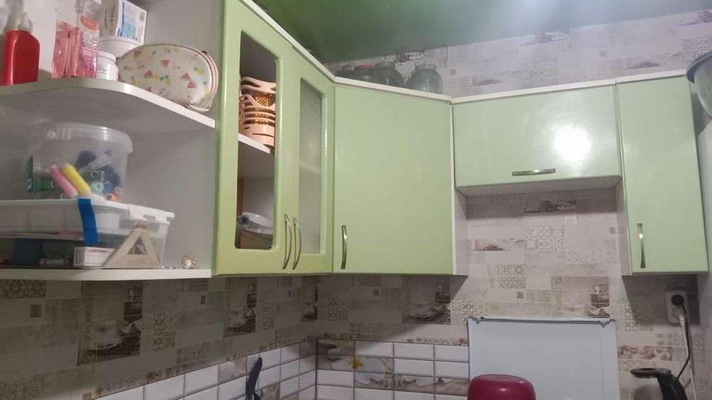 Плита "Индезит"в подарок кухонная мебель