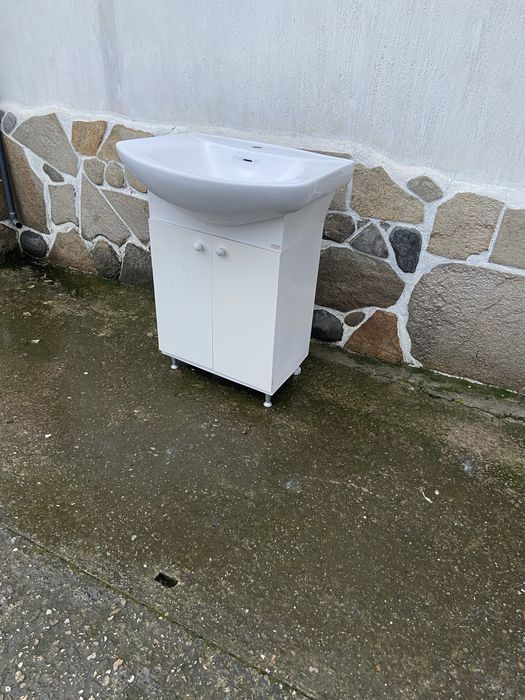 Мивки .Тоалетна чиния и казанчета..