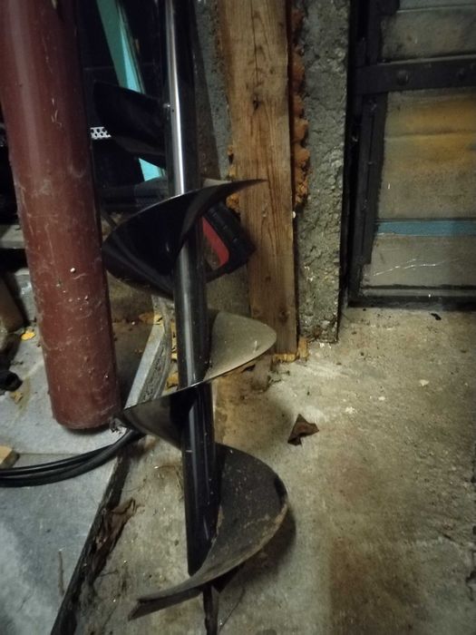 Продавам моторен свредел за дупки