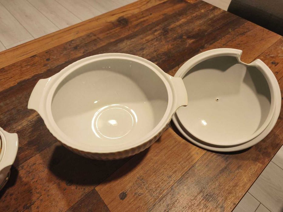 Продавам оригинални порцеланови супници.