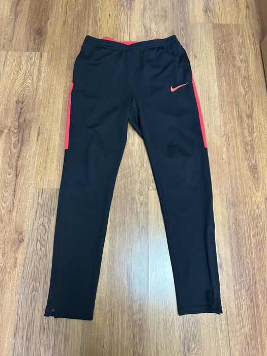Set pantaloni si bluza