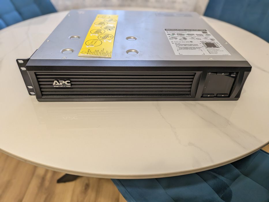 2 x APC SMART UPS C 1000 preț 3000 lei/buc (preț de listă 4150 lei/buc)