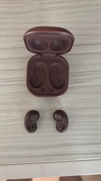 Vand casti samsung galaxy buds