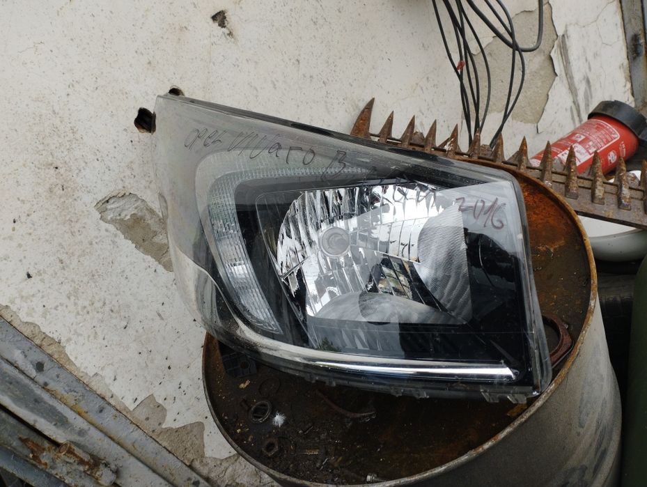 Фар за Opel vivaro B van  2016