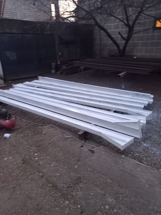 Vand și construiesc o gama larga de hale sau structuri metalice noi ne ocupam de absolut tot ce este nevoie de la A la Z turnare pahare , montare stru