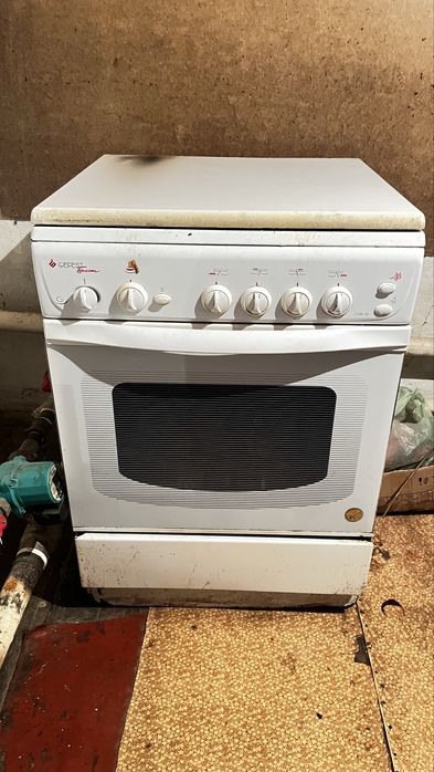 Продам газ плиту Gefest