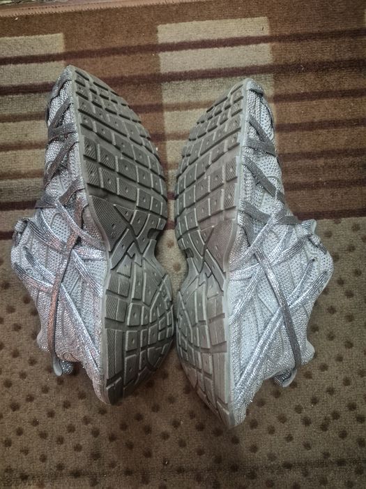 Продам кроссовки