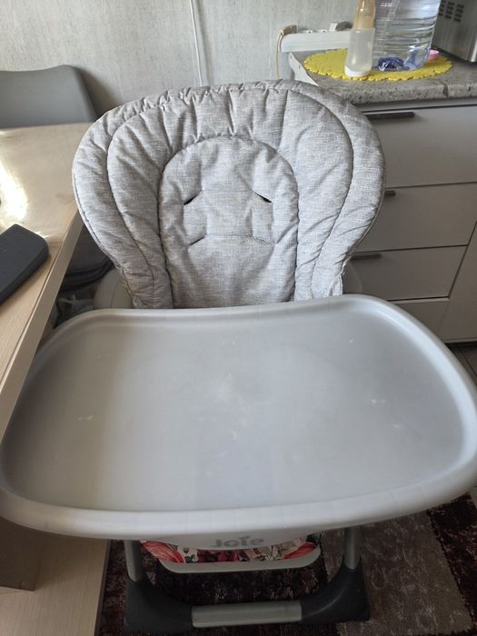 Oferta !! Scaun de masă bebe joie cu 2 huse impermeabile