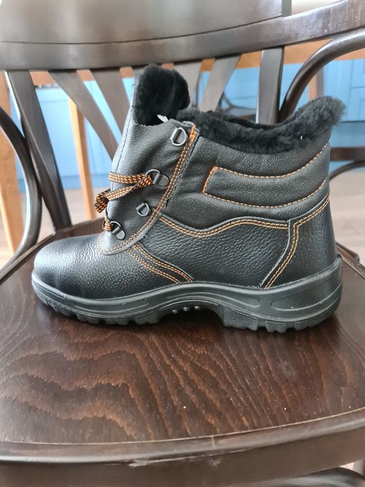 Продам рабочие ботинки