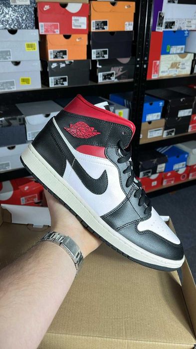 Jordan 1 mid panda gym red