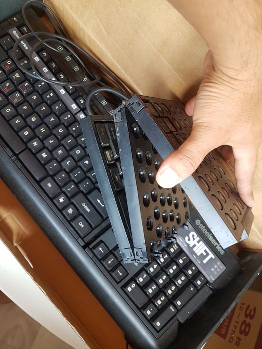Продам геймерскую клавиатуру Steelseries Shift