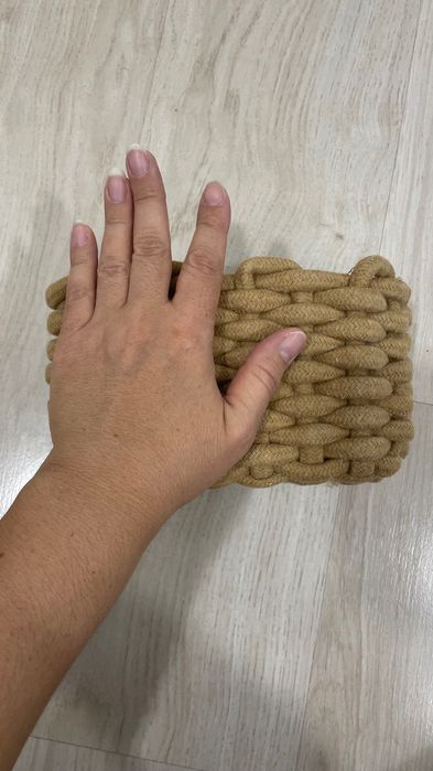 Вязаная корзинка для мелочей