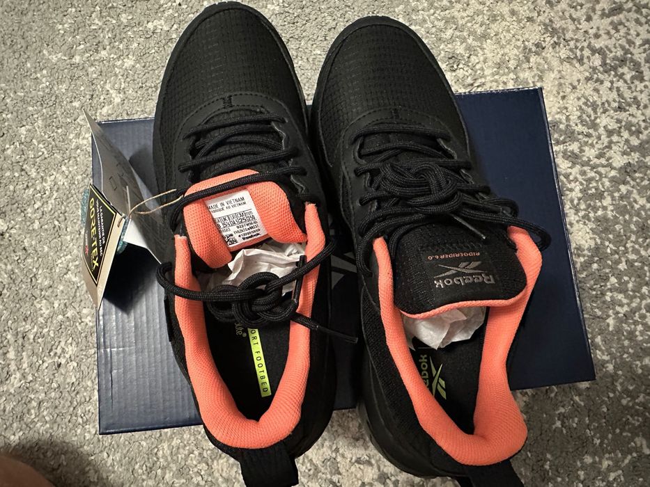 Vand pantofi sport Reebok marime 37