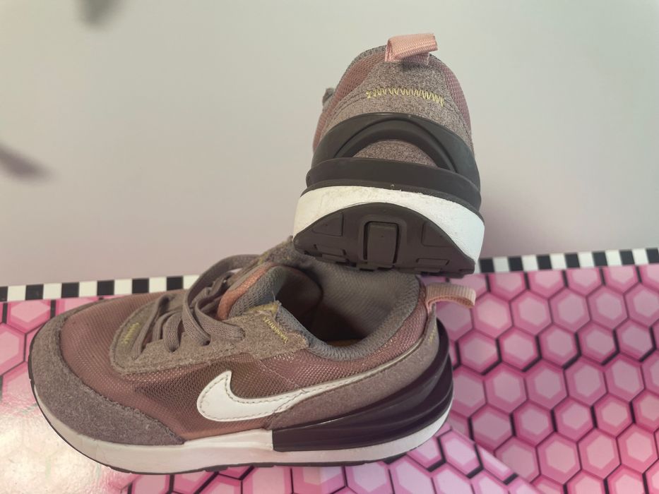 Удобни проветриви маратонки Nike 27н, подх за близнаци - 2 чифта, 20лв