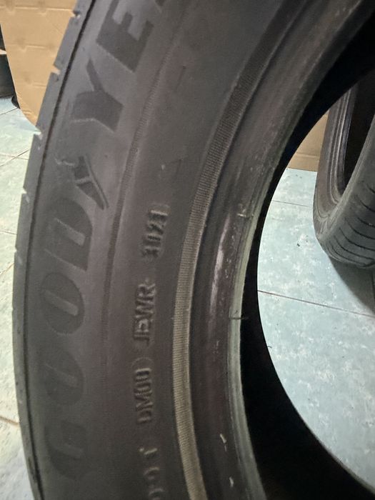225/55/17 97W - 2 buc - vara Goodyear