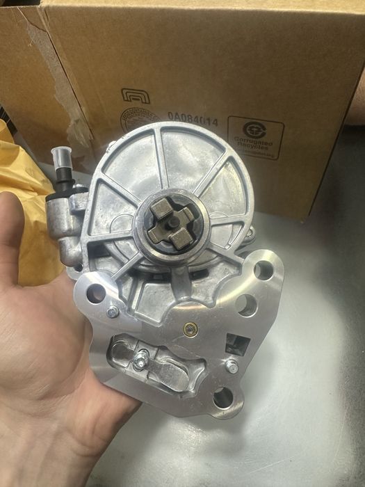 Насос вакуумный Malibu onix Tracker Monza Equinox Trailblazer Tahoe