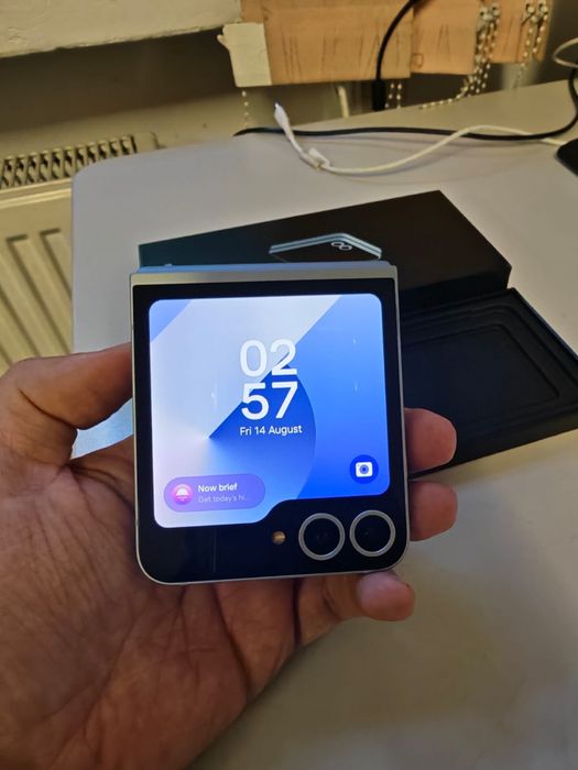 Samsung Galaxy Z Flip 6