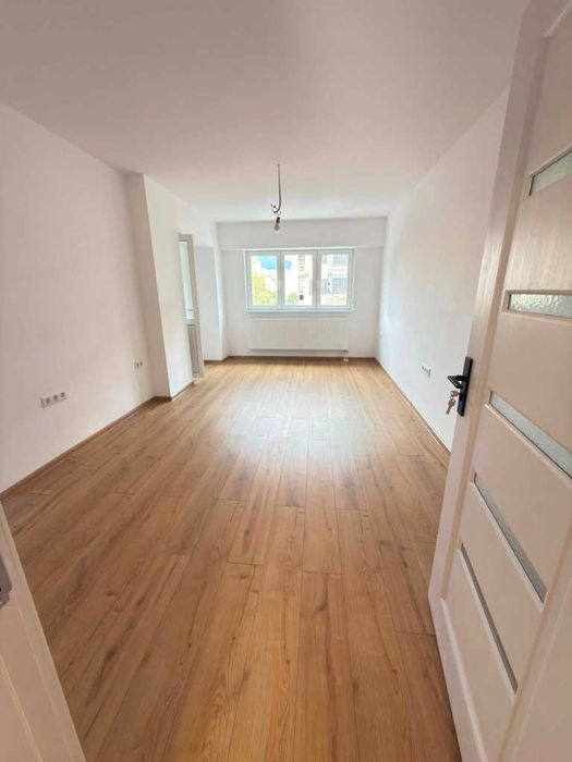De vânzare apartament cu 4 camere
