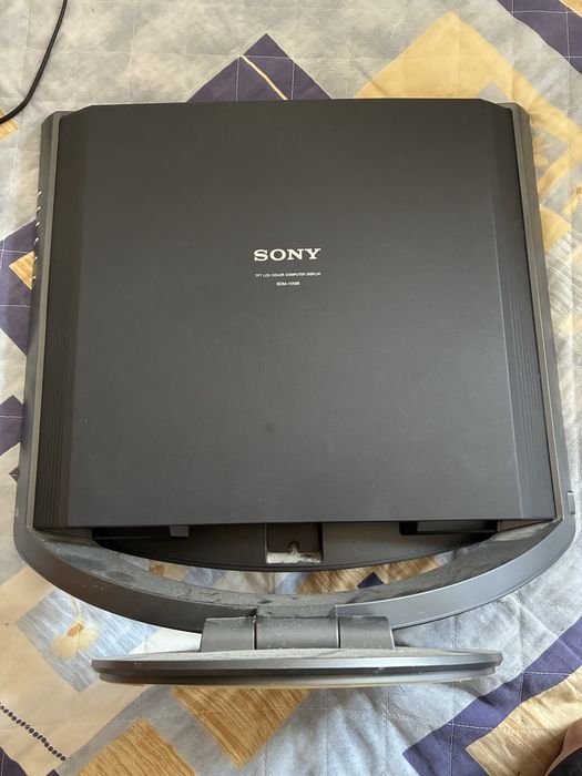 Монитор въртящ  SONY