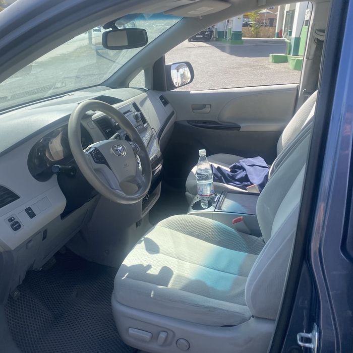 Продам тайота сиена 2014 года