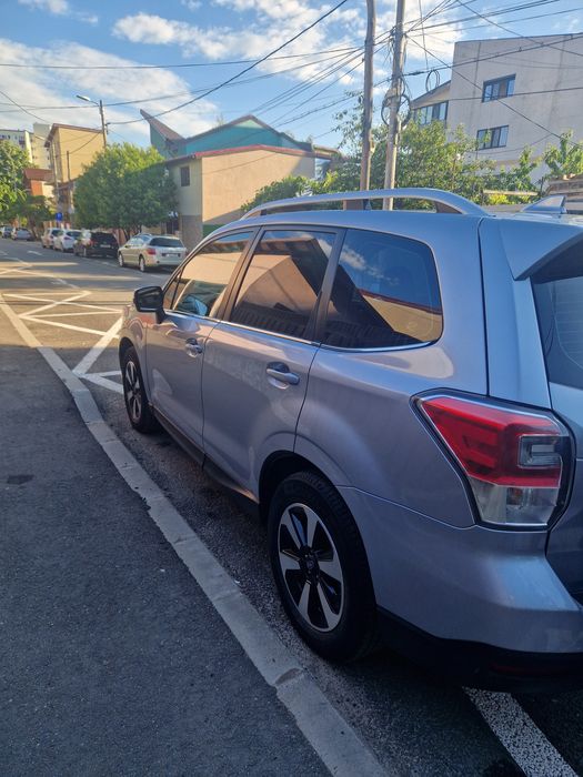 Vând subaru forester