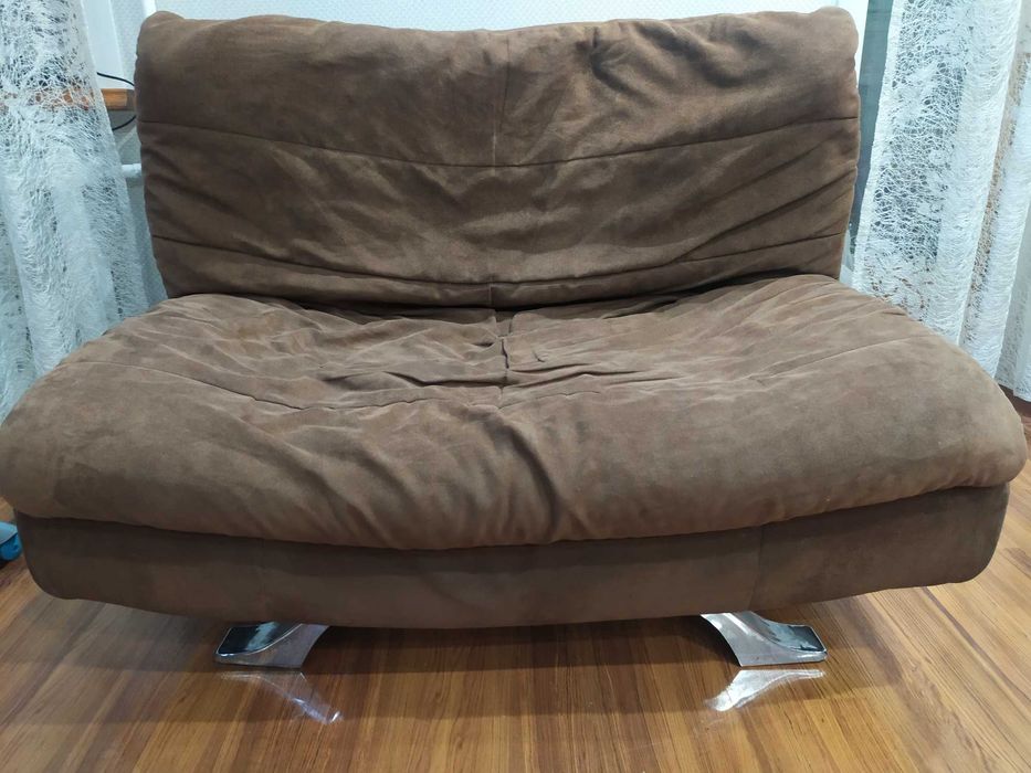 ДВА одинаковых НЕ больших дивана, НЕ дорого!