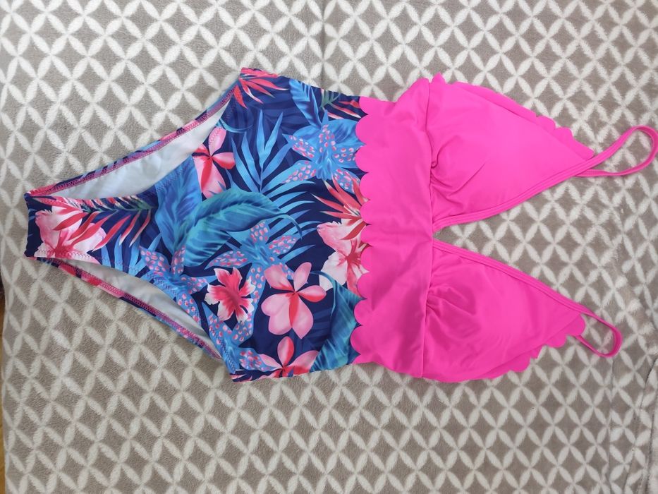 Costum de baie întreg NOU